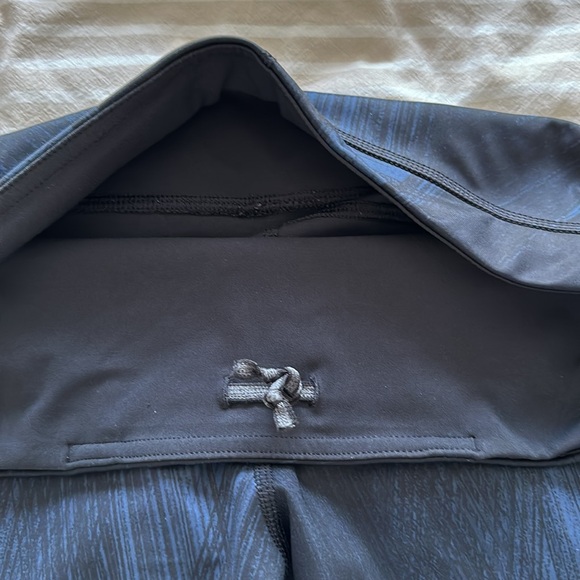 Lululemon tights - side pockets, mesh cuffs - Picture 3 of 7